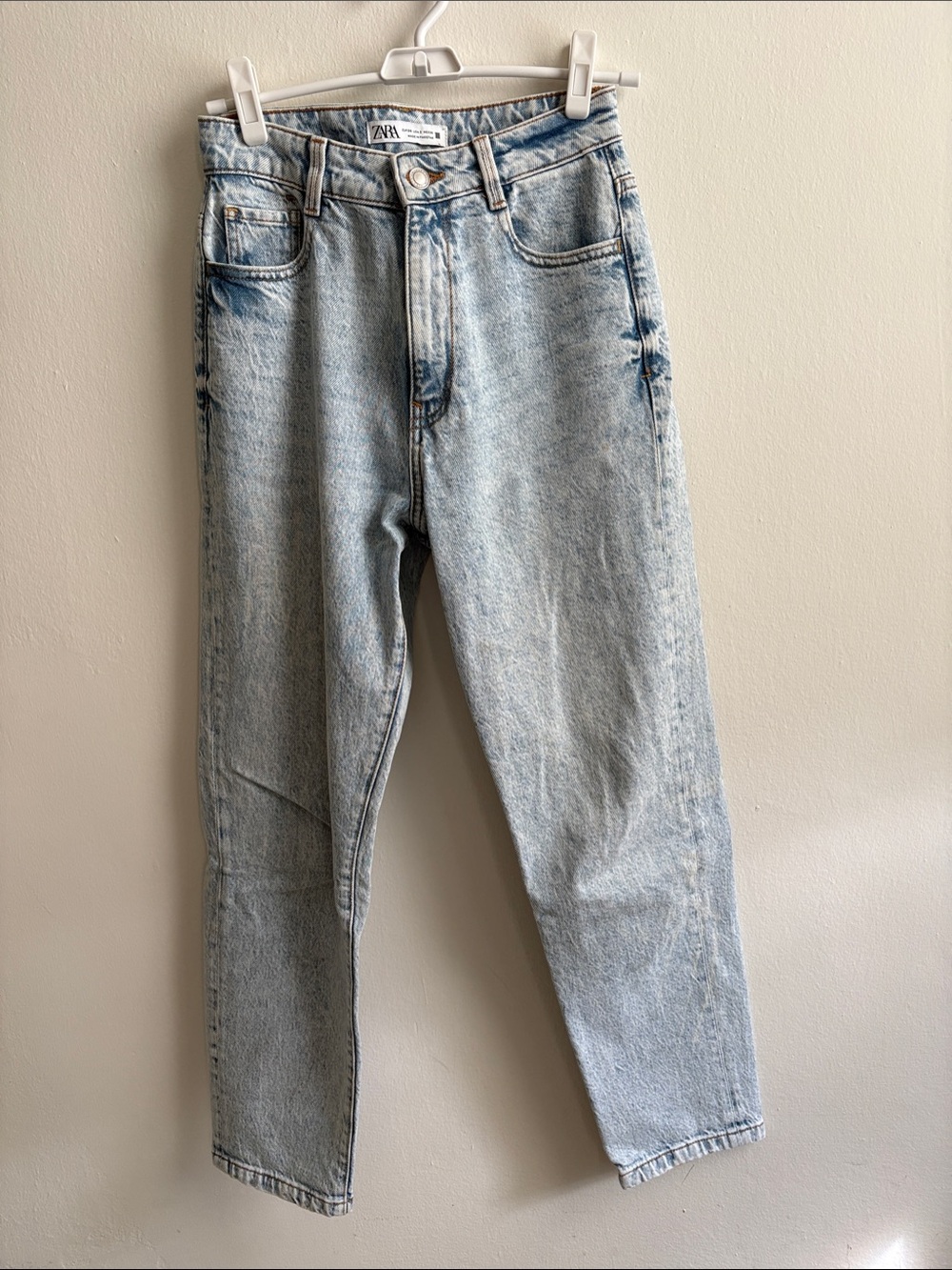 Zara Women’s High-Rise Relaxed Jeans, size 2